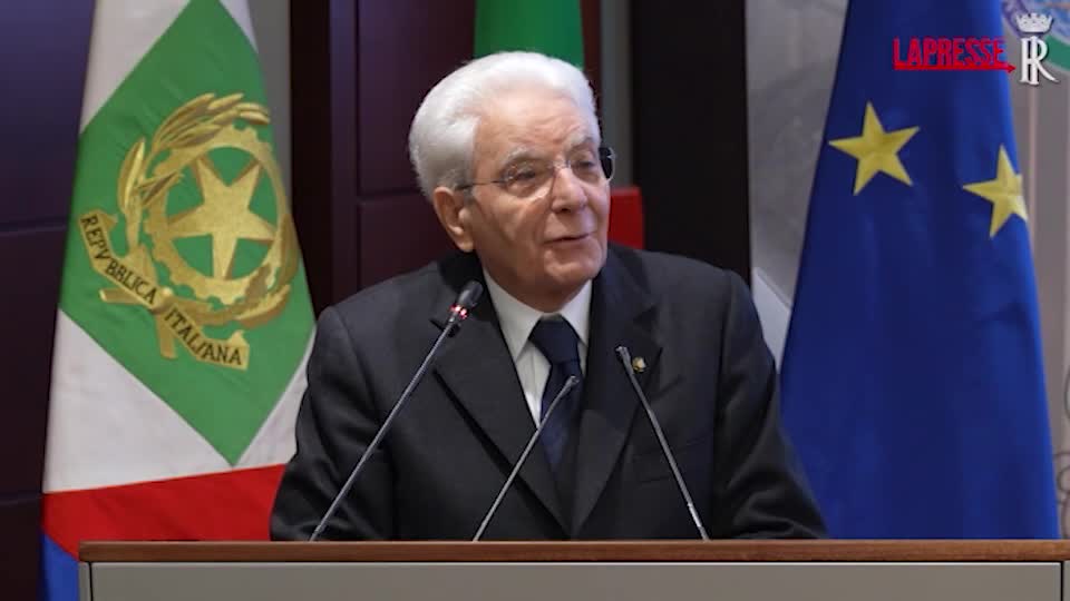 Mattarella ai militari: “Impegni sempre più ampi per la stabilità internazionale”
