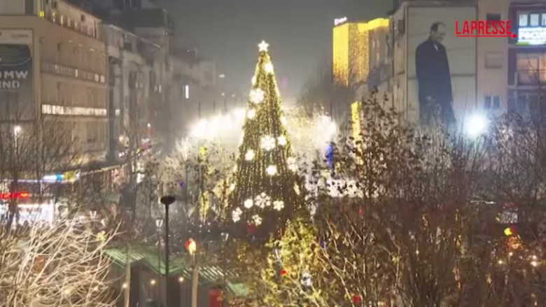 Natale 2025: l'albero e l'aria di festa di Pristina, la capitale del Kosovo