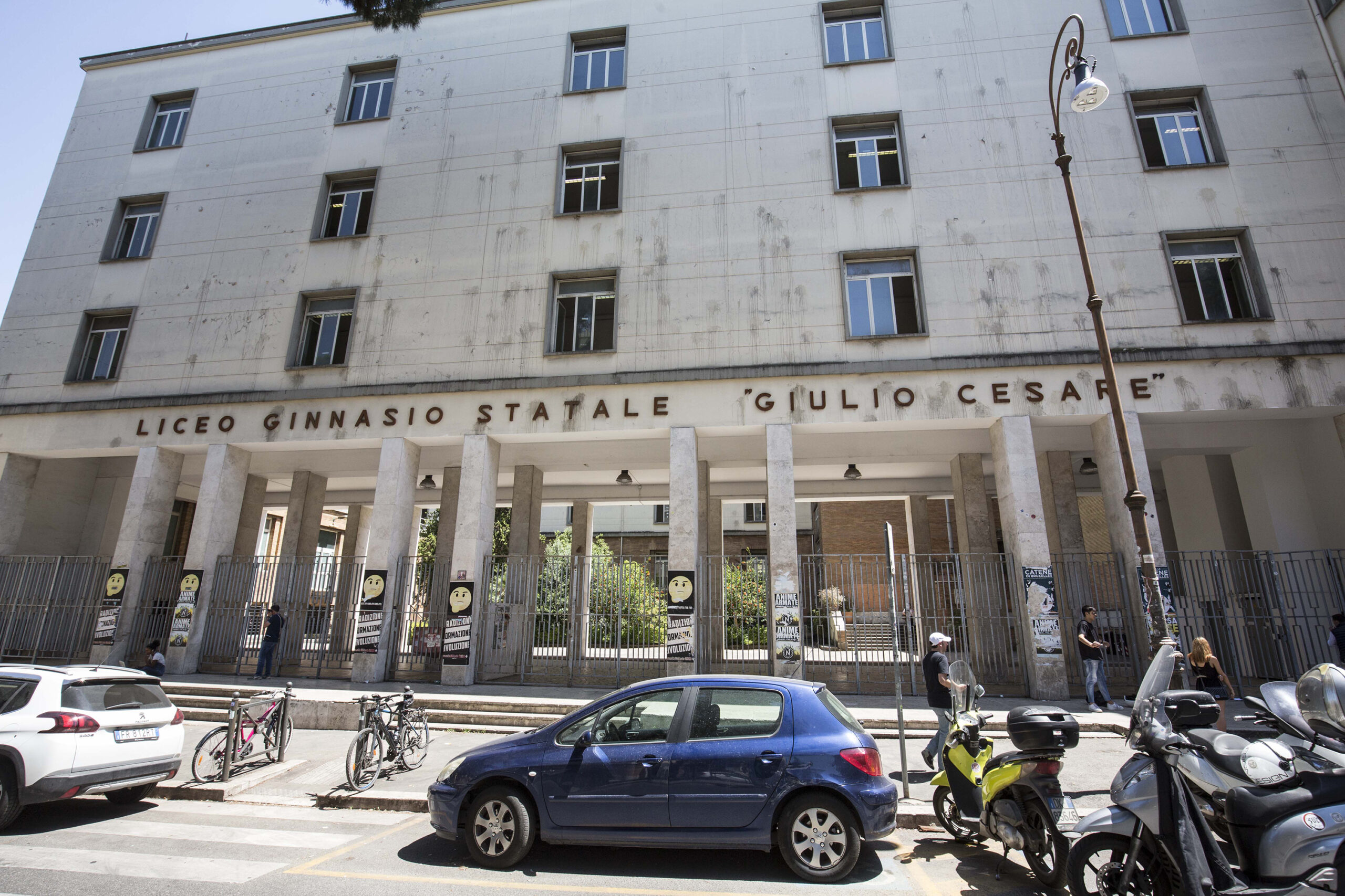 Lista stupri, dopo la seconda apparsa al Giulio Cesare 5 in condotta e gite annullate