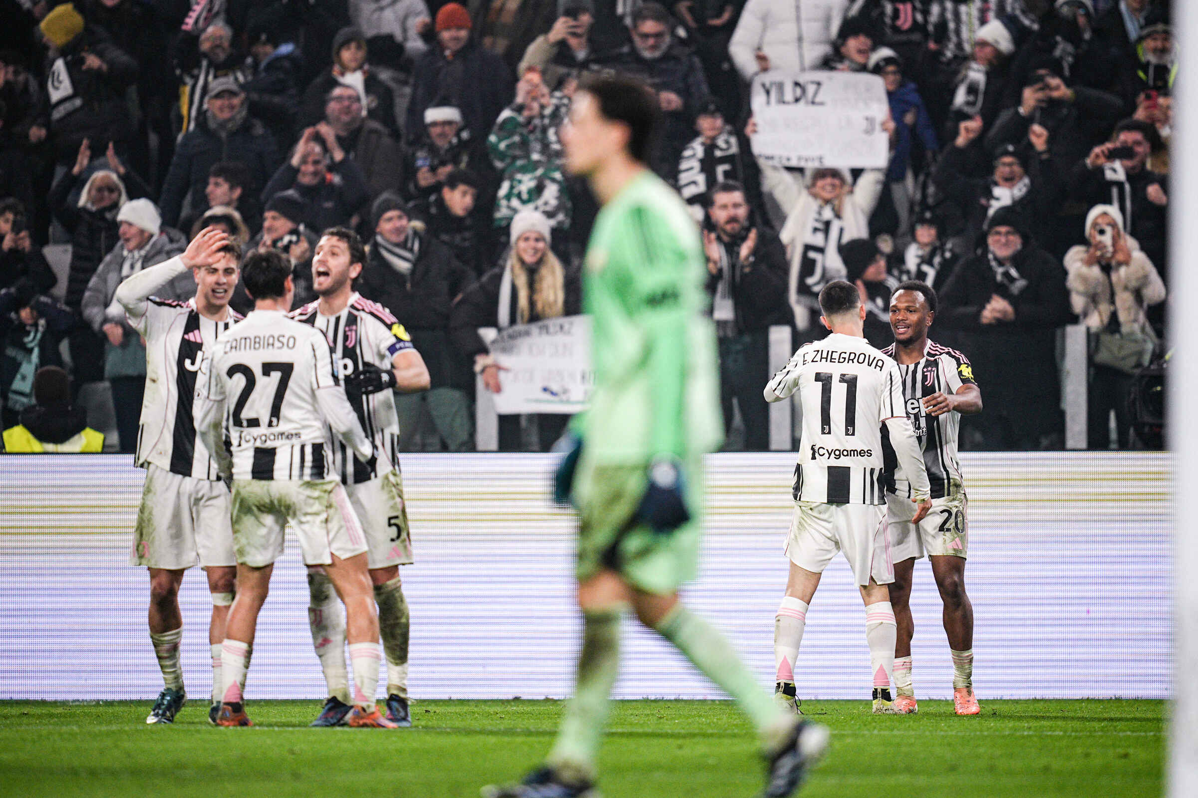 Juventus-Roma 2-1, Openda e Conceiçao regalano la vittoria ai bianconeri Juventus-Roma 2-1, Openda e Conceiçao regalano la vittoria ai bianconeri