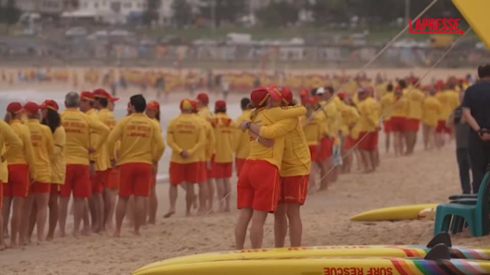 bondi beach centinaia di bagnini rendono omaggio alle vittime dell attentato di domenica scorsa da Lapresse.it bondi beach centinaia di bagnini rendono omaggio alle vittime dell attentato di domenica scorsa