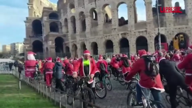 Roma, Babbi Natale in bici per i bambini malati di cancro