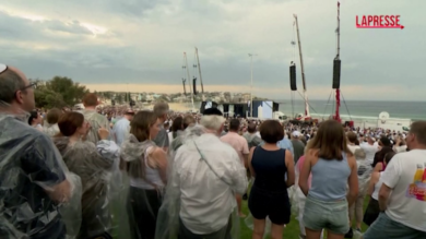 Sydney, minuto di silenzio a Bondi Beach a una settimana dalla strage