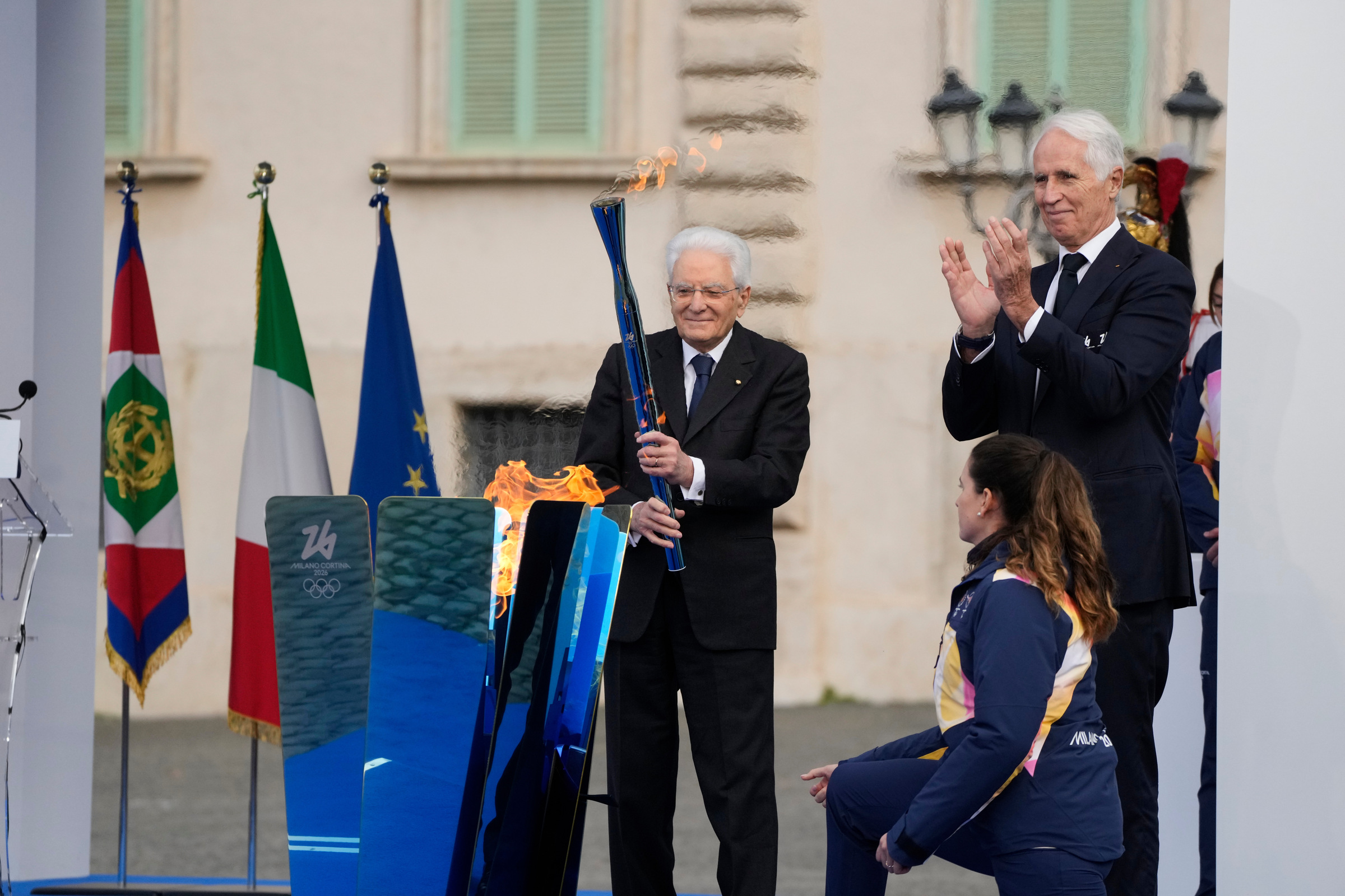 Milano-Cortina 2026, Mattarella consegna il tricolore agli atleti: “L’Italia sarà con voi”