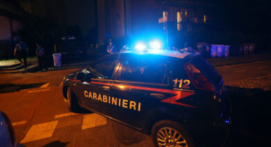 Ancona, accoltellato sul pianerottolo di casa della fidanzata: un fermo