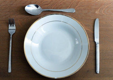 Non solo anoressia e bulimia, i disturbi alimentari arrivano sempre prima e il puzzle si complica