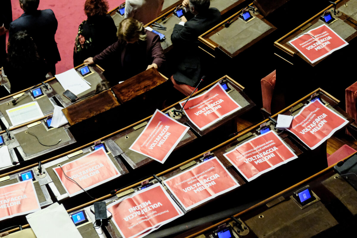 Manovra 2026, la protesta dei senatori in 7 foto