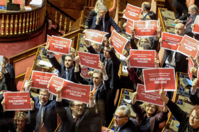 Manovra 2026, la protesta dei senatori in 7 foto