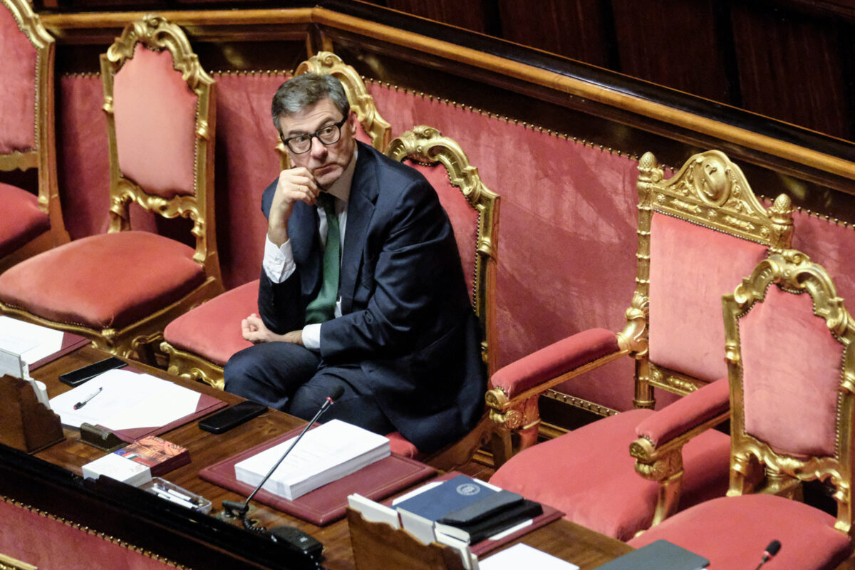 Manovra 2026, la protesta dei senatori in 7 foto