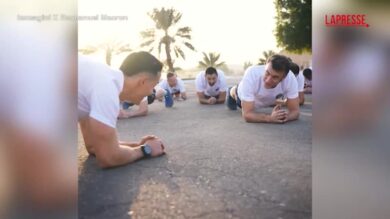 Macron, allenamento e flessioni coi militari: il video di auguri del presidente francese