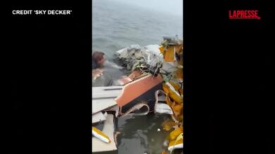 Texas: aereo Marina messicana si schianta in mare, le immagini del relitto