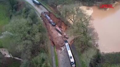 Regno Unito: voragine asciuga un canale, diverse imbarcazioni inghiottite