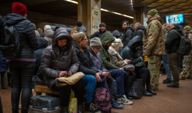 Ucraina, attacchi russi su infrastrutture energetiche: black out nel paese. Almeno due morti