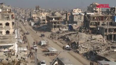 Skyline di Gaza devastato, le immagini mostrano distruzione nella Striscia
