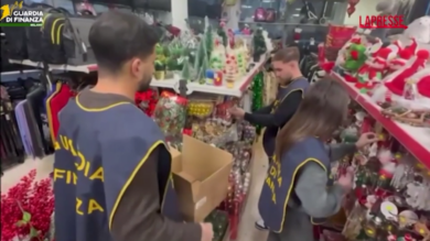 Milano, sequestrati 15mila addobbi natalizi con falsa marcatura CE