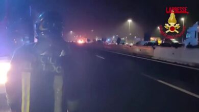 Autocisterna GPL esplode sull’A1 tra Roma e Napoli, distrutto il vicino Autogrill