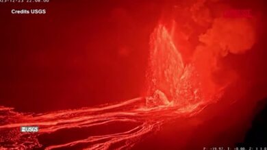 Hawaii, fontana di lava nel vulcano Kilauea: eruzione spettacolare sull’Isola Grande