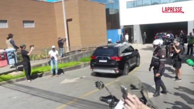 Brasile, Bolsonaro ricoverato per intervento all’ernia durante la detenzione