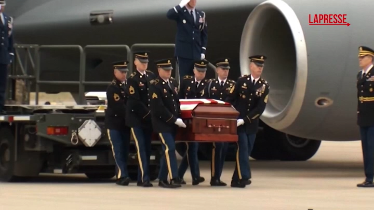 Usa, le salme di due soldati uccisi in Siria tornano in Iowa Usa, le salme di due soldati uccisi in Siria tornano in Iowa