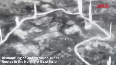 L'esercito israeliano distrugge tunnel di Hamas a Gaza: il video