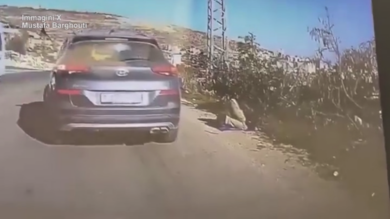 Cisgiordania, soldato Israele investe musulmano mentre prega: il video