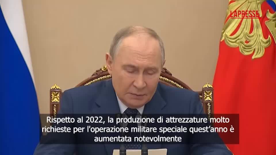 Russia, Putin elogia la crescita della produzione militare