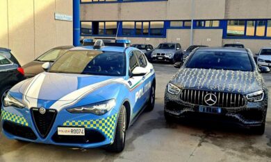 Bari, auto “albero di Natale” fermata dalla polizia