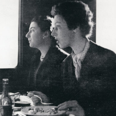 Foto Marella/Camilla Pecci Blunt McGraft/LaPresse/ Archivio Storico 1953 - Italia Nella foto: Marella Agnelli con la futura cognata Maria Sole Agnelli