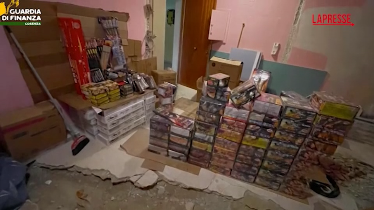 fuochi d8217artificio illegali sequestro da una tonnellata a cosenza da Lapresse.it fuochi d8217artificio illegali sequestro da una tonnellata a cosenza