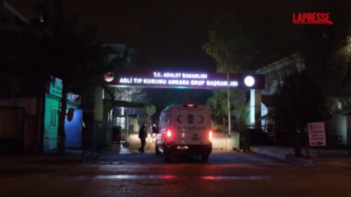 Turchia, i resti degli ufficiali libici morti nell'incidente aereo trasferiti alla base militare prima del rimpatrio