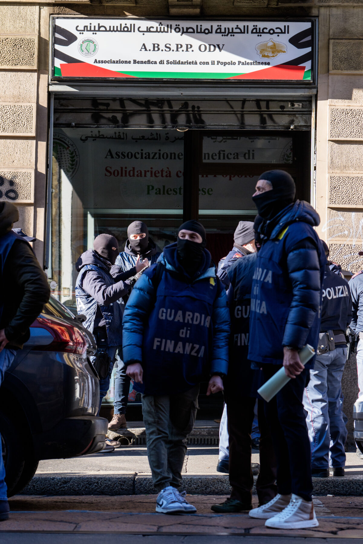 Smantellata rete di finanziatori di Hamas: le intercettazioni e le ‘dichiarazioni d’amore’ ai terroristi