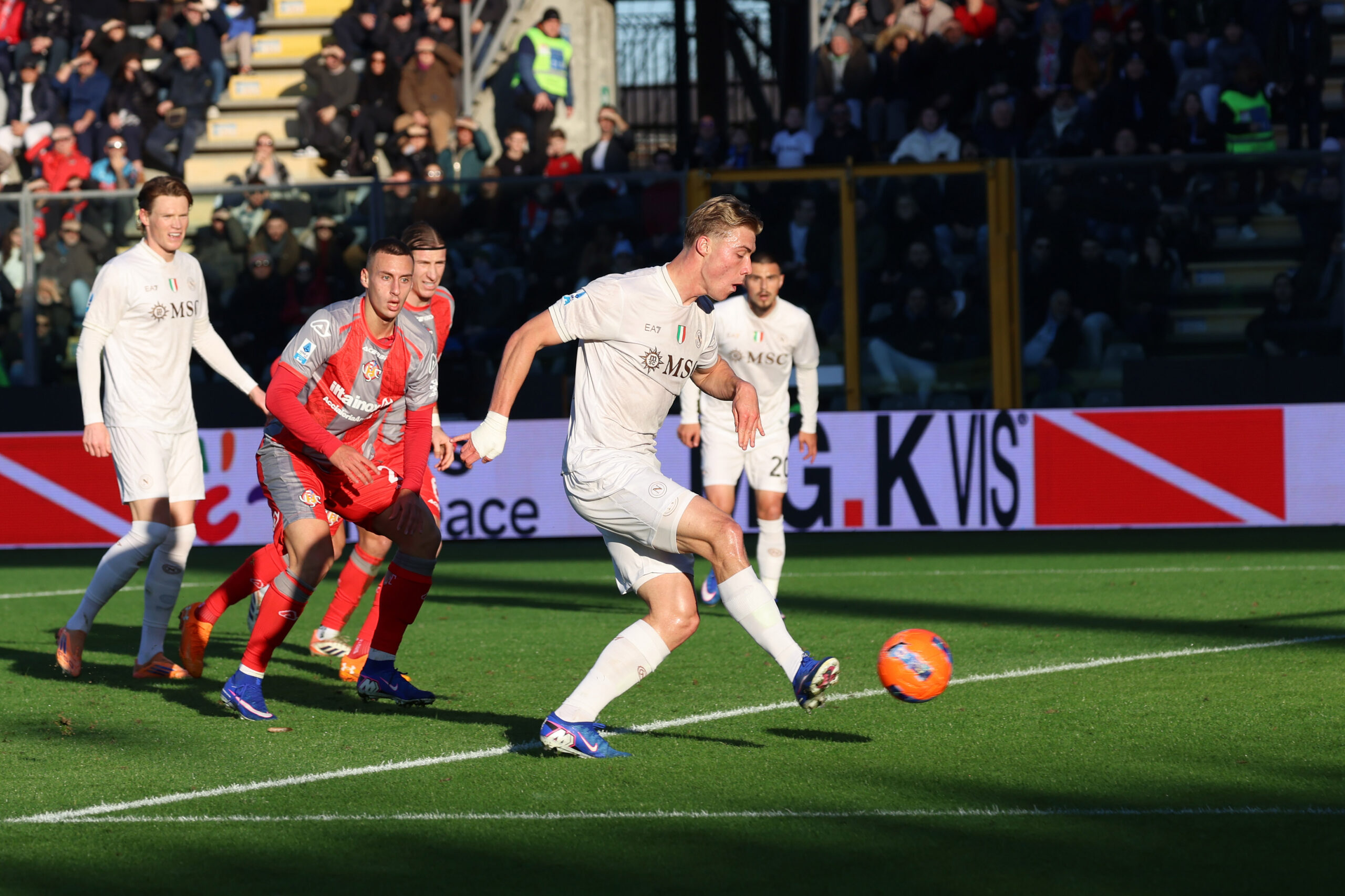 Cremonese-Napoli 0-2, una doppietta di Hojlund porta Conte al secondo posto in classifica