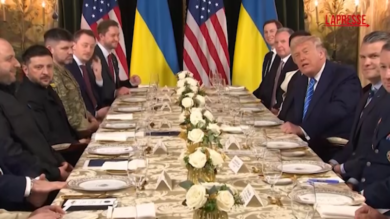 Ucraina, vertice Usa-Kiev a Mar-a-Lago: le delegazioni al tavolo dei negoziati