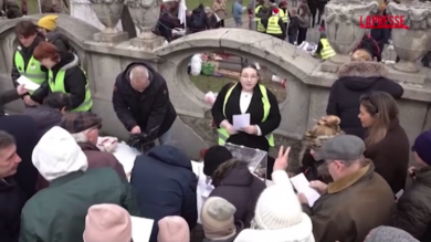 Serbia, studenti raccolgono firme a sostegno delle elezioni anticipate