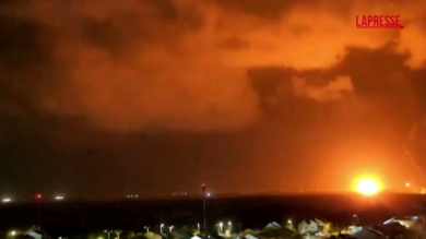 Gaza, esplosioni nella notte mentre il cessate il fuoco vacilla