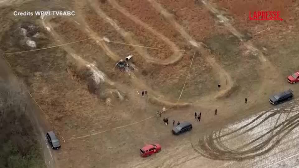 New Jersey, scontro in volo tra due elicotteri: un morto. Le immagini del disastro