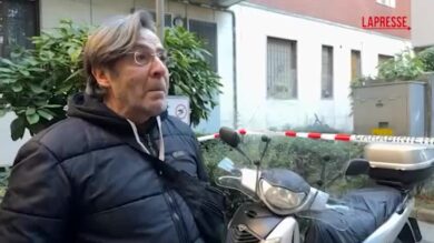 Donna trovata morta in cortile a Milano, i residenti: "E' un punto di passaggio e ci sono telecamere"