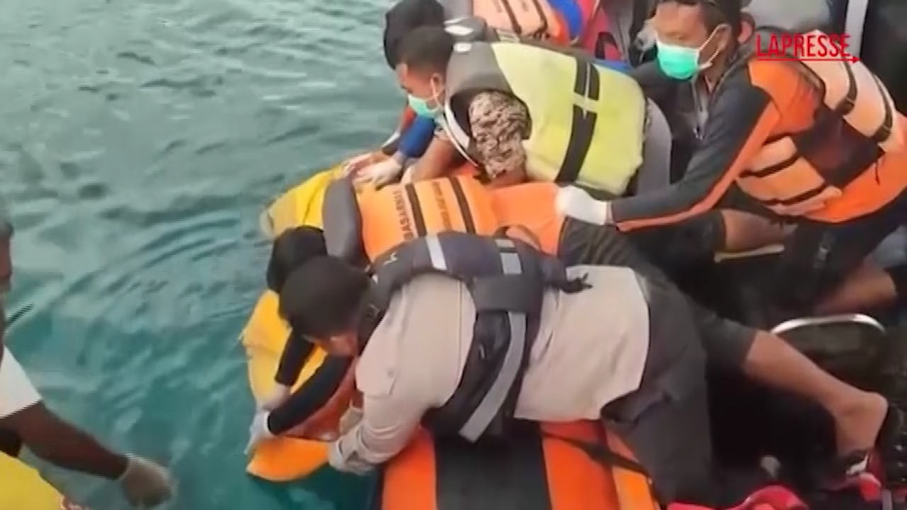 indonesia famiglia spagnola dispersa dopo naufragio ritrovato un corpo da Lapresse.it indonesia famiglia spagnola dispersa dopo naufragio ritrovato un corpo