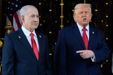 Gaza, Trump incontra Netanyahu a Mar-a-Lago: “Se Hamas non si disarma rapidamente pagherà”