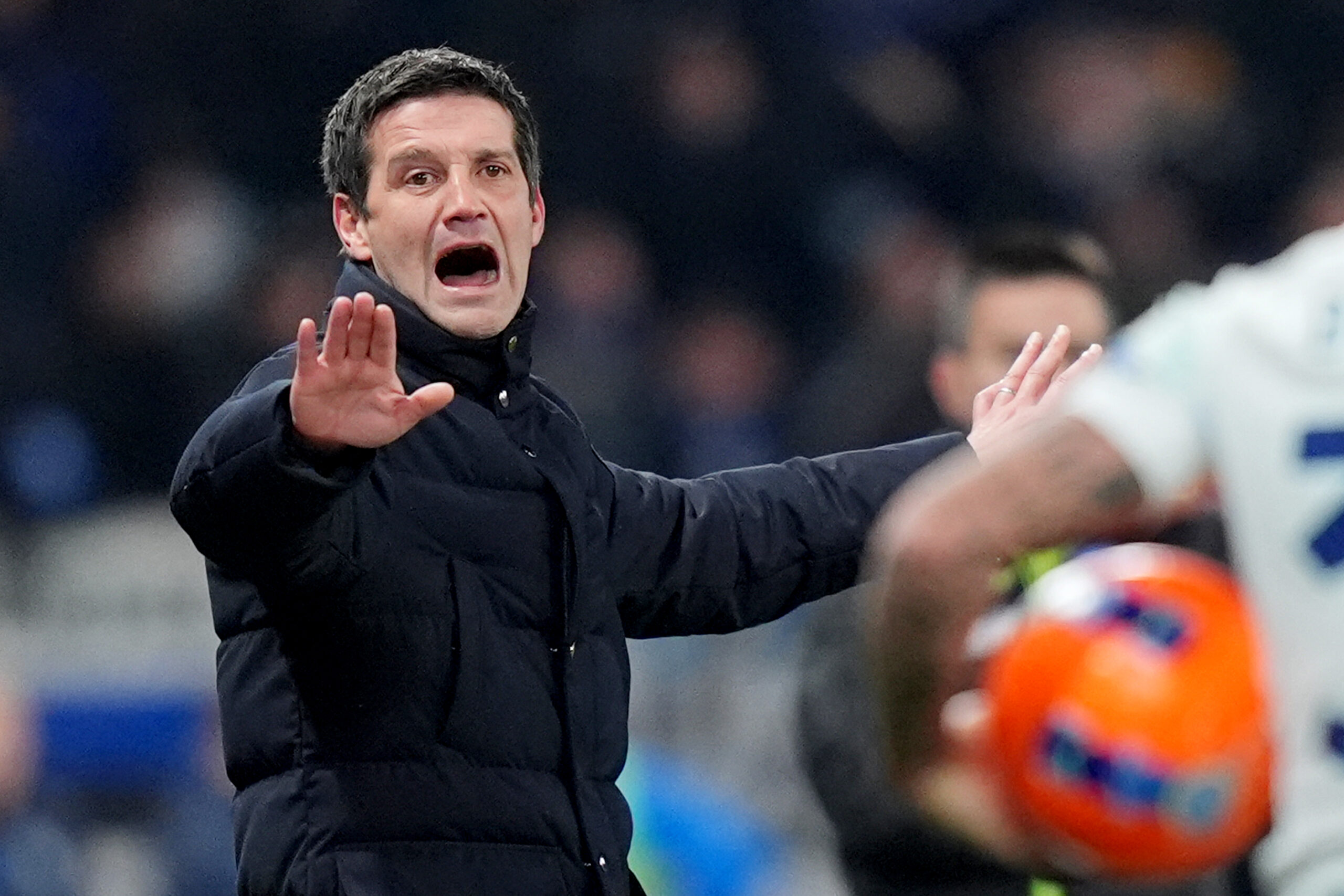 Pallone arancione in Serie A, stop dopo le critiche: si torna al giallo o al bianco