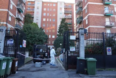 Milano, donna trovata morta in un cortile: non è escluso l’omicidio