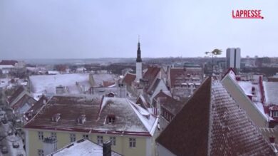 Estonia, la neve ricopre la capitale Tallinn prima del Capodanno