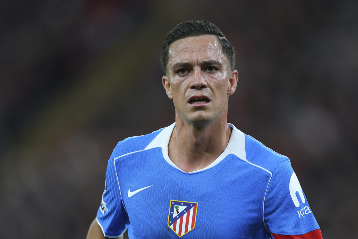 Calciomercato, il Barcellona pensa a Vlahovic. Roma tra Raspadori e Zirkzee