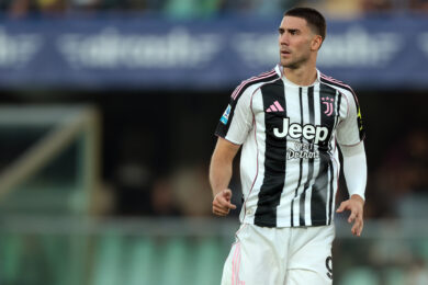 Calciomercato, il Barcellona pensa a Vlahovic. Roma tra Raspadori e Zirkzee