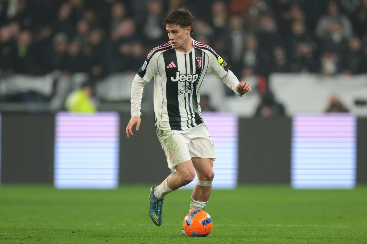 Calciomercato, il Barcellona pensa a Vlahovic. Roma tra Raspadori e Zirkzee