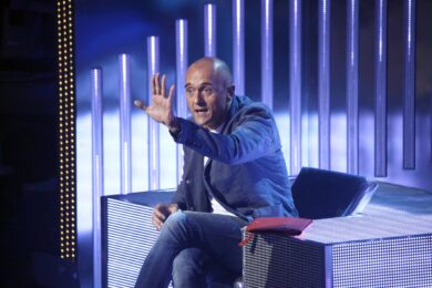 Alfonso Signorini indagato per estorsione e violenza sessuale