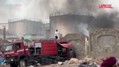 Arabia Saudita, bombe su porto in Yemen: le colonne di fumo a Mukalla