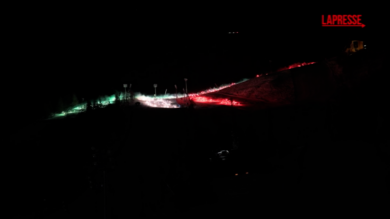 Sestriere, le spettacolari immagini della fiaccolata tricolore