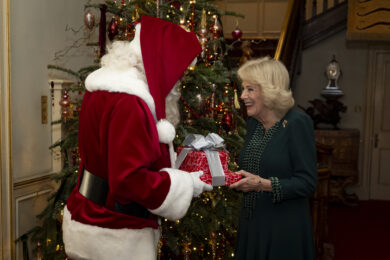 La regina Camilla e la molestia subita da giovane: “Mi ha attaccata e ho reagito”