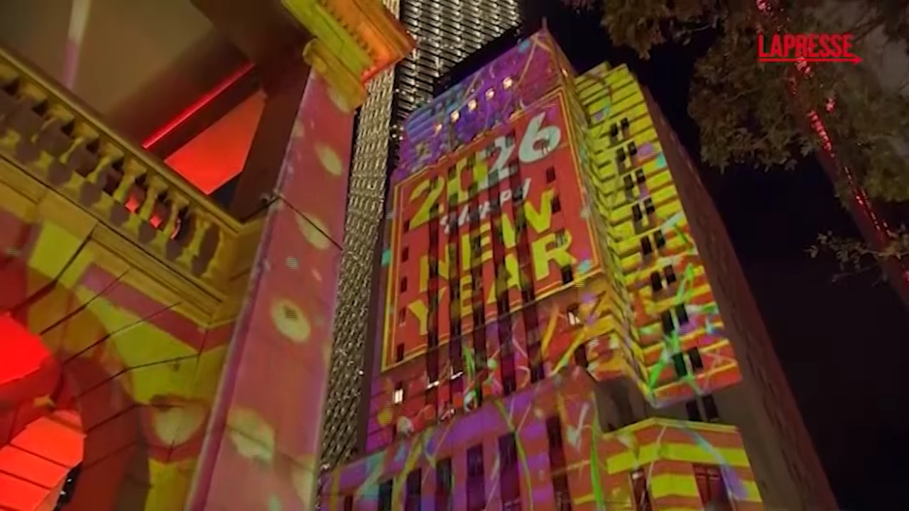 Capodanno 2026, festa di luci a Hong Kong: conto alla rovescia sui palazzi